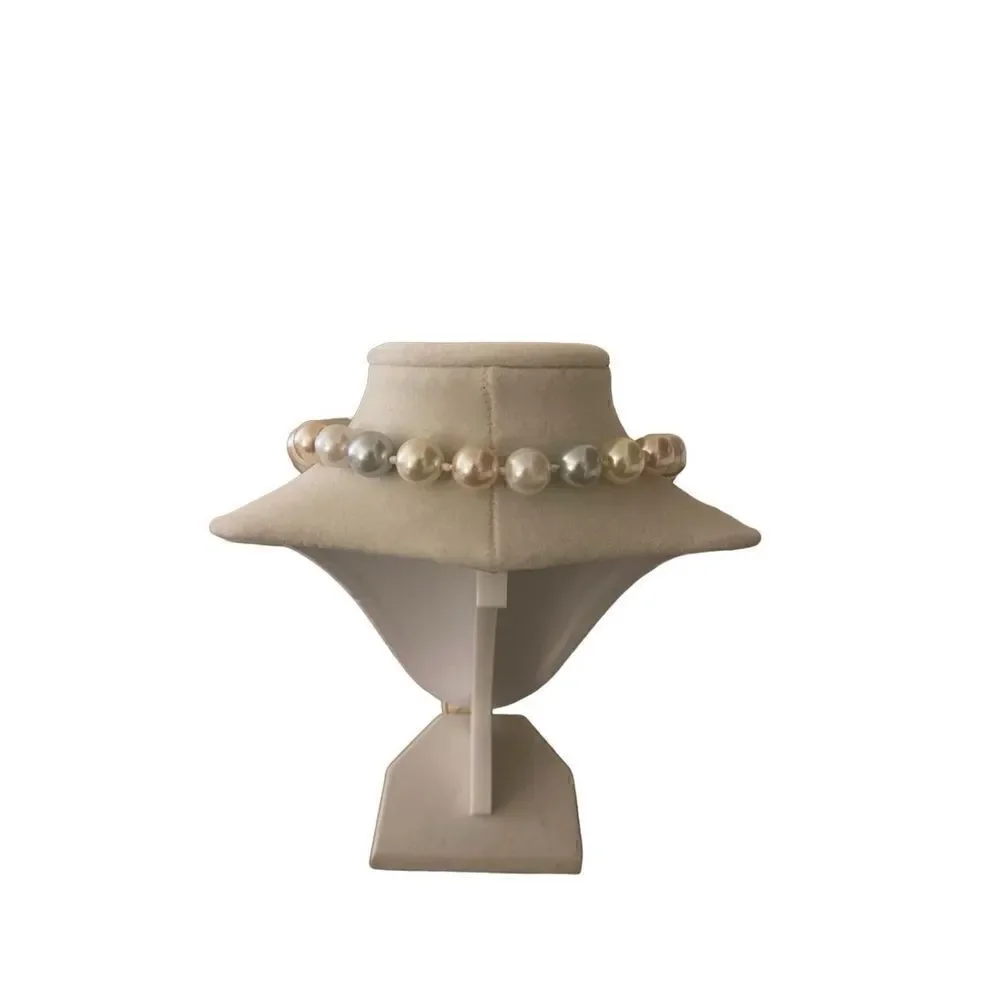 C*h*a*n*e*L Faux Pearl Choker - Picture 5 of 5